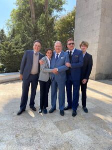 foto oficial con los hermanos serio sucar, carlos, miguel y eduardo